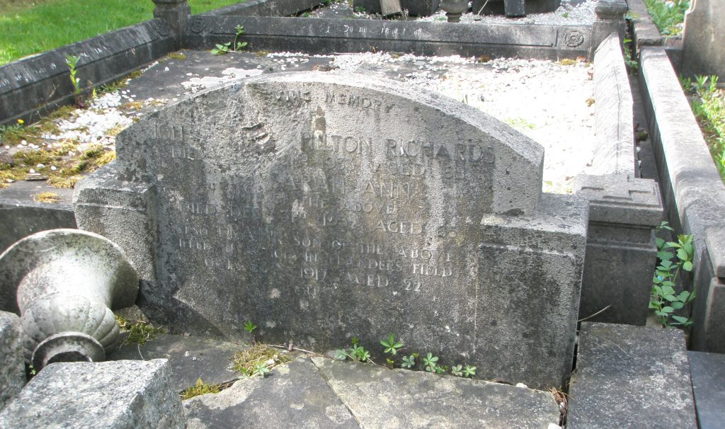 Private Frank Richards's headstone before restoration